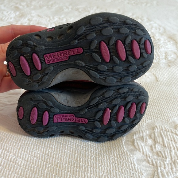 Merrell suede select grip kids shoes, Velcro closure, maroon/pink, 5.5 toddler - Picture 9 of 9